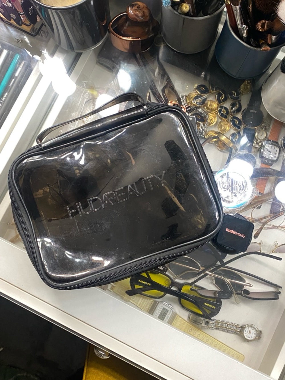 HUDA BEAUTY Clear Black Cosmetic Travel Case and pop socket pressed powder